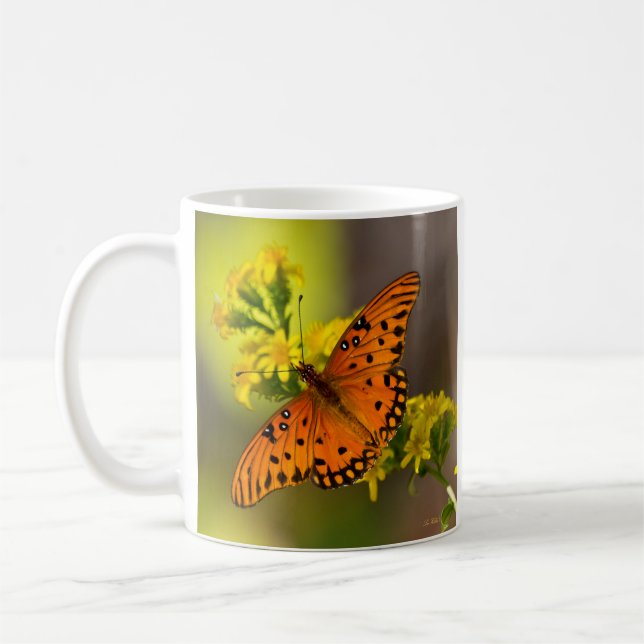 Gulf Fritillary aka Passion Butterfly on Goldenrod Kaffemugg (Vänster)