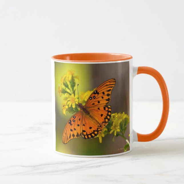 Gulf Fritillary aka Passion Butterfly on Goldenrod Mugg (Höger)