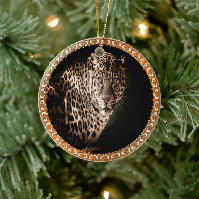 Gulfläckig leopard tittar på dig julgransprydnad keramik (Träd)