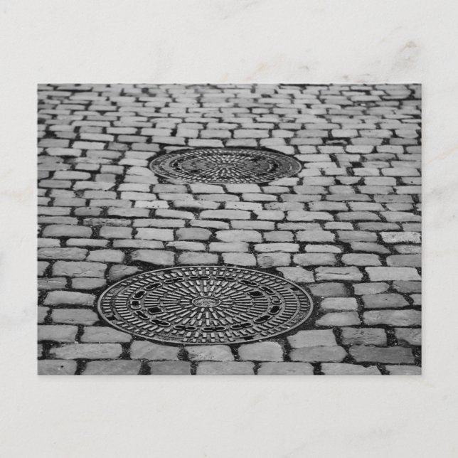 Gullideckel Manhole Paves Stones Cobiled Road Vykort (Framsida)