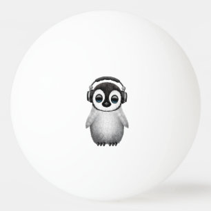 Gullig babypingvin Dj som ha på sig hörlurar Pingisboll