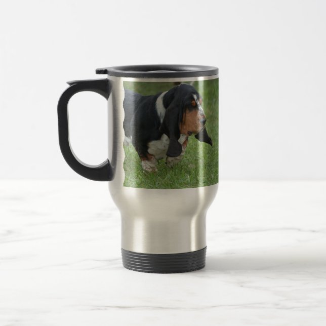 Gullig Bassethund Resemugg (Vänster)