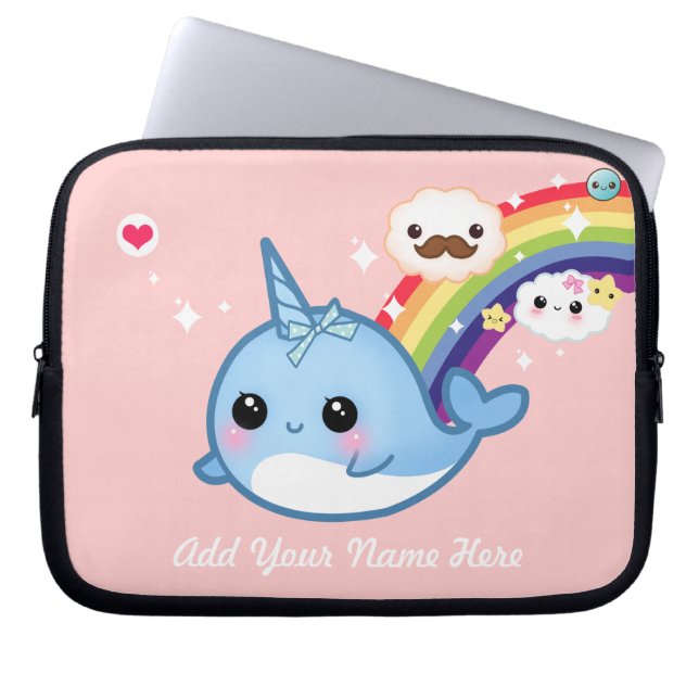 Gullig bebis som är narwhal med regnbågen och moln laptop sleeve (Framsidan)