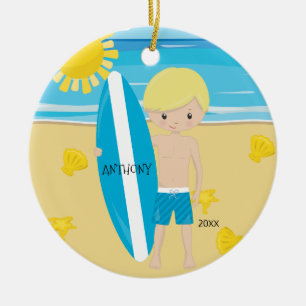 Gullig blond jul för surfarepojkepersonlig julgransprydnad keramik