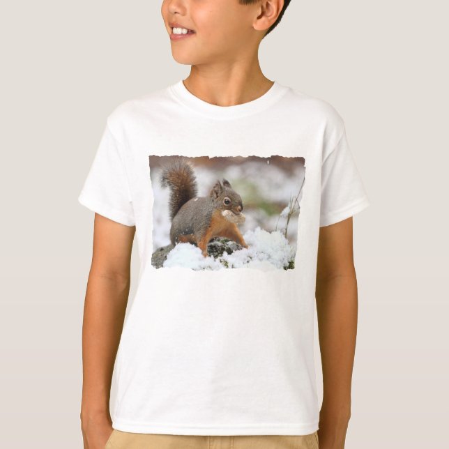 Gullig ekorre i snö med jordnöten tee shirt (Framsida)
