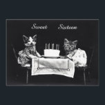 Gullig födelsedagsfest för vintagekattungesweet inbjudningar<br><div class="desc">Gulligt beställnings- sweet sixteeninbjudningar för personlig för tonårs- flickor. Den nyckfulla, roliga svartvita antikviteten fotograferar av två/gulliga 2, iklädd partykläder för förtjusande kattungar som sitter på ett bord som täckas med en vit, och den svart bordtrasan med en vitfödelsedagtårta med stearinljus på plattar till svart bakgrund. Denna är en besynnerlig...</div>