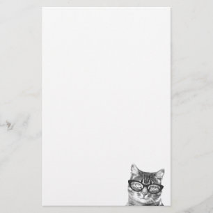 Gullig katt med exponeringsglasbrevpapperpapper brevpapper