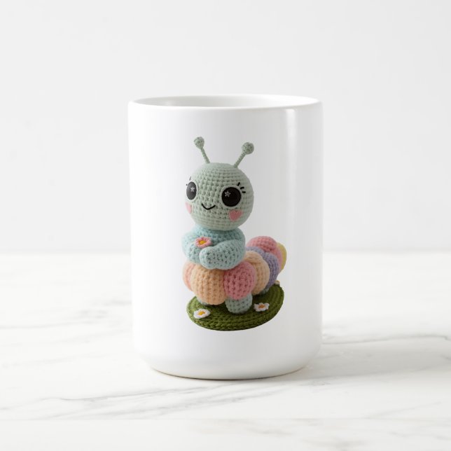 Gullig Larv En Whimsisk Virkad Vän T-Shirt Kaffemugg (Center)