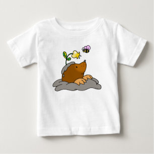 gullig moletecknad med ett blommabi t-shirt
