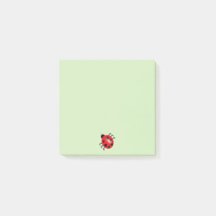 Gullig nyckelpiga som Posta-det noterar Post-it Block