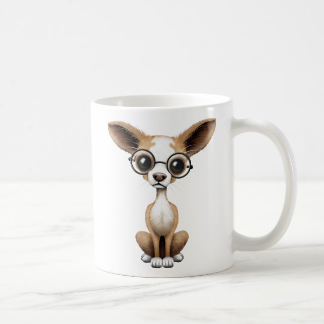 Gullig nyfiken Chihuahua som ha på sig Kaffemugg (Höger)