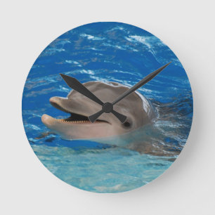 Gullig pladdrande delfin rund klocka