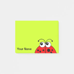 Gullig röd nyckelpiga på gröntpersonlig post-it block