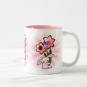 Gullig rosa kanin med blommor Två-Tonad mugg