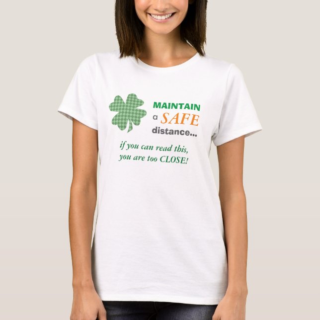 Gullig säker avståndsvarningsShamrock T-shirt (Framsida)