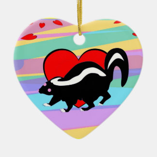 Gullig Skunkhjärta. Lycklig Anti-Valentines dag! Julgransprydnad Keramik