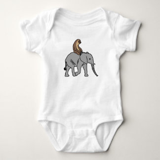 Gullig Sloth som rider en elefant Tee Shirt