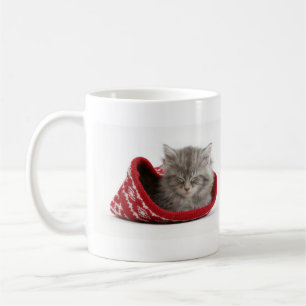Gullig sömnig kattunge kaffemugg