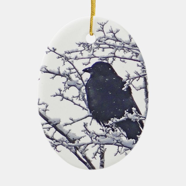 Gullig svart fågel i snöig grenar julgransprydnad keramik (Framsidan)