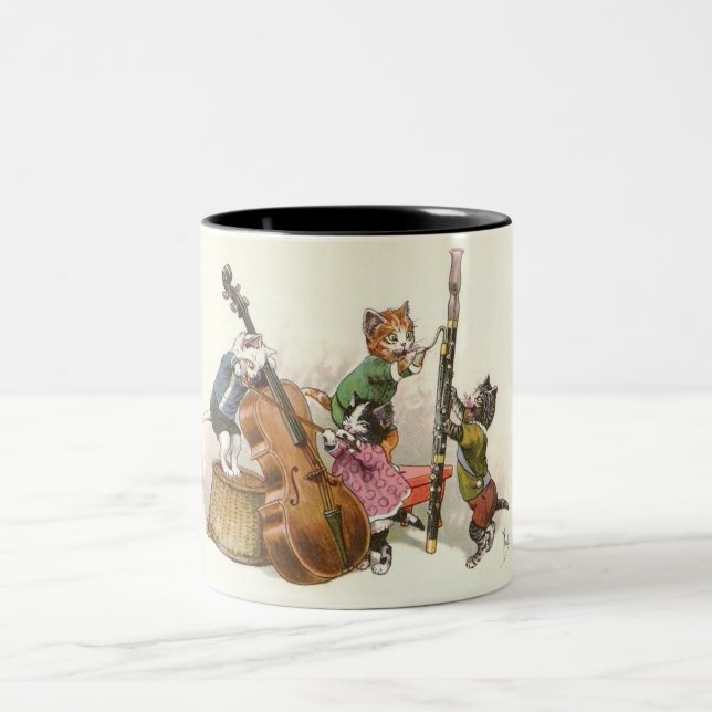 Gulliga Anthropomorphic kattungar som leker musik Två-Tonad Mugg (Center)