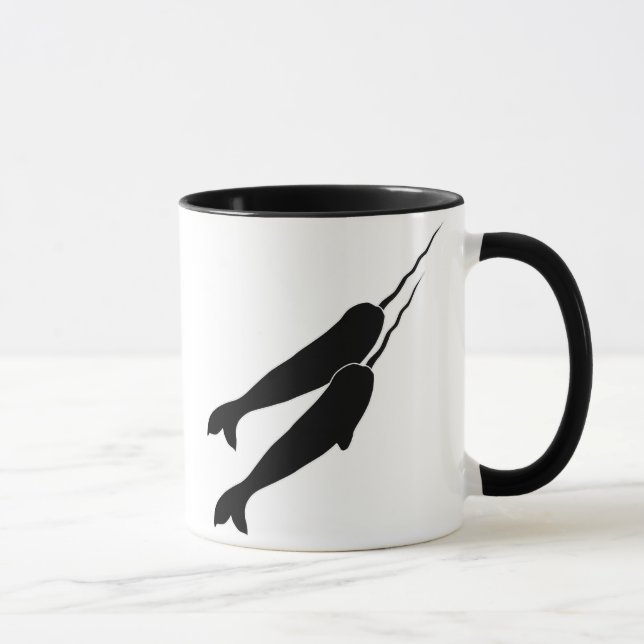 Gulliga Narwhals som tillsammans simmar den svart Mugg (Höger)