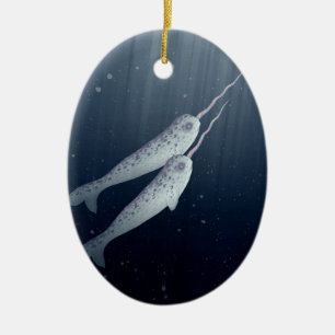 Gulliga Narwhals som tillsammans simmar Julgransprydnad Keramik