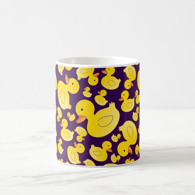 Gulliga purpurfärgade gummiankor kaffemugg (Center)
