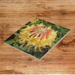 Gult Azalea Blooms Blommigt Kakelplatta<br><div class="desc">Keramisk platta med en fotobild av trattformad gult Azalea blommar med långa,  böjda frimärken. En underbar,  blommigt design! Markera din ruta storlek. Gör en söt köksbagge!</div>