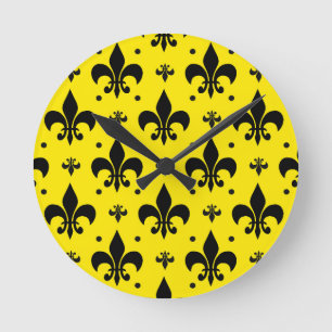 Gult Bakgrund Fleur-de-lis Mönster Design Rund Klocka