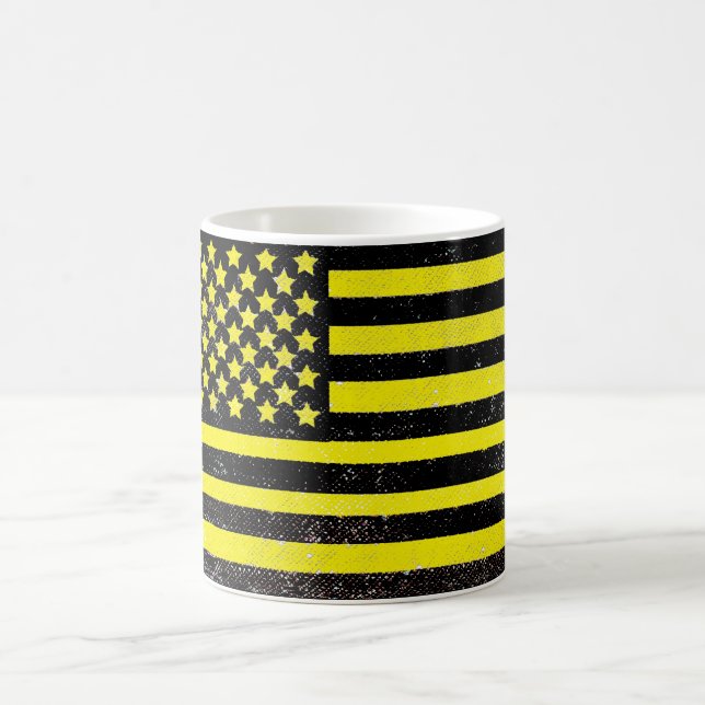 Gult Black grunge American flagga Kaffemugg (Center)