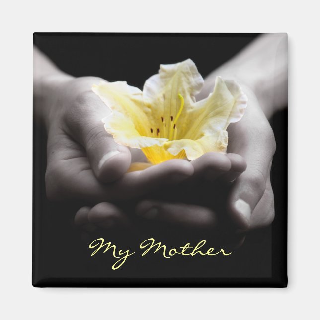 Gult blomma i Händer för Mor Magnet (Framsidan)