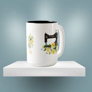 Gult Blommigt Vintage Sewing Maskin Monogram Två-Tonad Mugg