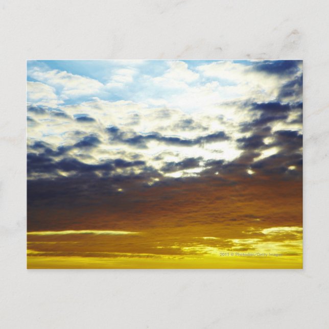 Gult Blue Moody Sunset med moln Vykort (Framsida)