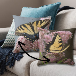 Gult Butterfly och Rosa Flower Nature Photo Kudde