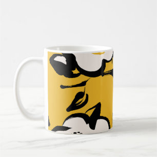 Gult Camellia, sketchy blommigt vintage. Kaffemugg