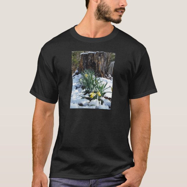 Gult Daffodils i snö Tee Shirt (Framsida)