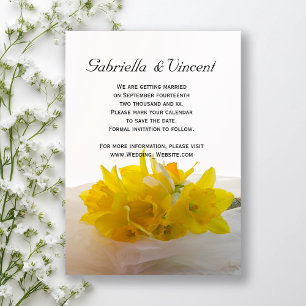 Gult Daffodils on White Bröllop spara datum Inbjudningar