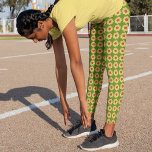 Gult Dahlia-Blommönstret om Grönt Leggings<br><div class="desc">Stretcherande,  moderiktiga skrifter som innehåller fotobilden av en gult Dahlia-blomma på en grön kalkbakgrund och som trycks i ett upprepande mönster. En roligt,  blommigt design! Markera dina storleka kopplingar.</div>