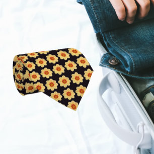 Gult Dahlia-Blommönstret på Black Slips