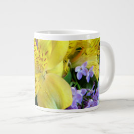 Gult Daylilies & Lila Lilac Flowers Jumbo Mugg