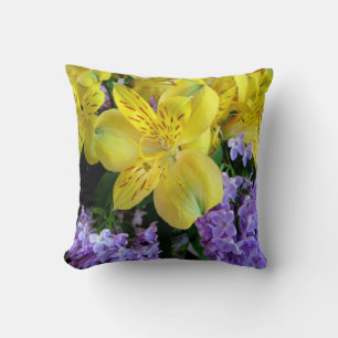 Gult Daylilies & Lila Lilac Flowers Kudde