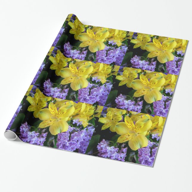 Gult Daylilies & Lila Lilac Flowers Presentpapper (Utrullad)