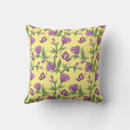 Gult färg, lila fjärilskuddar vid sommarkuddar vid kudde