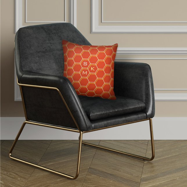 Gult för Monogram hexagon mönster orange Manly Kudde (Skapare uppladdad)