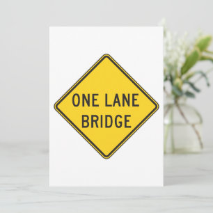 Gult för vägskylt på en Lane Bridge Inbjudningar