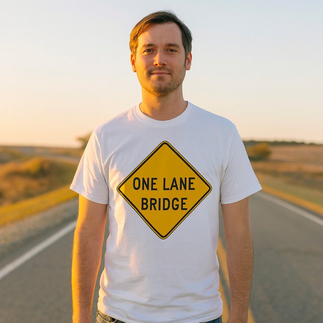 Gult för vägskylt på en Lane Bridge T Shirt (Skapare uppladdad)