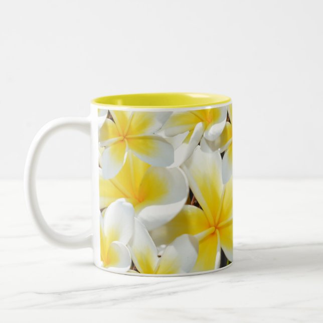 Gult Frangipani Bouquet Två-Tonad Mugg (Vänster)