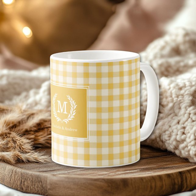 Gult Gingham Monogram Vapensköld Anpassningsbar Kaffemugg (Yellow Gingham Monogram Crest Custom Coffee Mug)