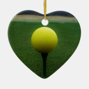 Gult Golf Boll på en golfbana i bergsområden Julgransprydnad Keramik