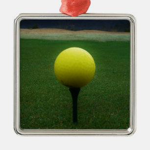 Gult Golf Boll på en golfbana i bergsområden Julgransprydnad Metall
